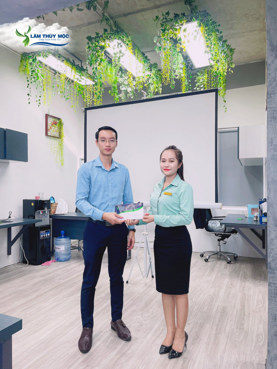 Lâm Thủy Mộc Trao Hoa Hồng Tháng 7/2022