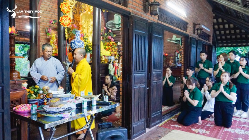 Lễ viếng Chùa và Phóng sanh cầu an.