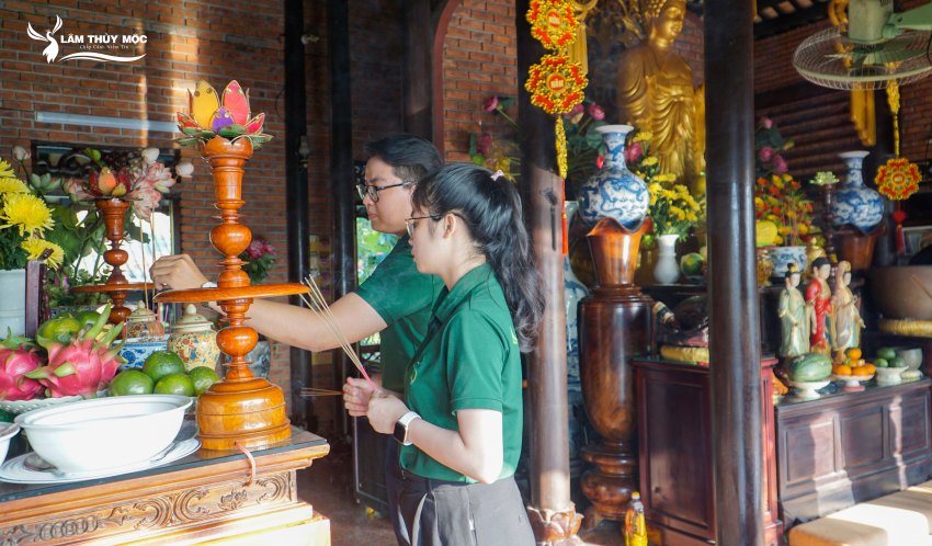 Lễ viếng Chùa và Phóng sanh cầu an.