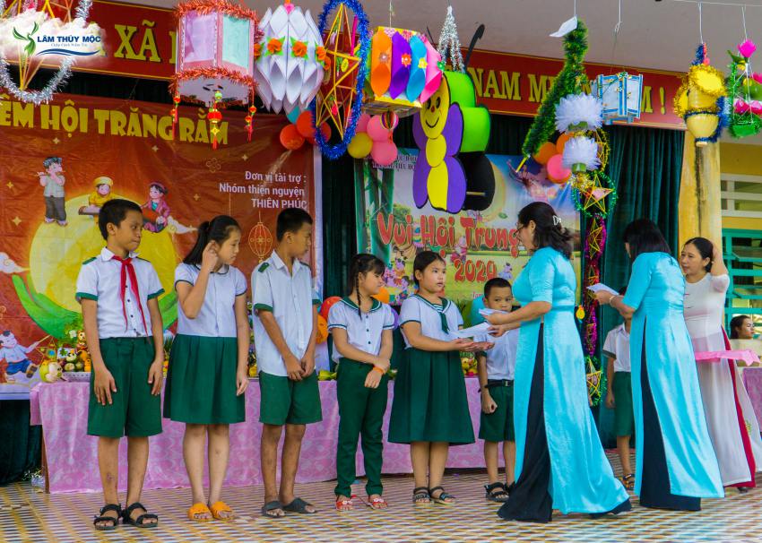 Mang tết trung thu đến với trẻ em xã Tam Đảo